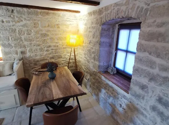 Apartment Apartments Malic Pridraga